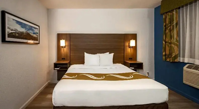 Двухместный люкс с балконом Quality Inn & Suites Tulare
