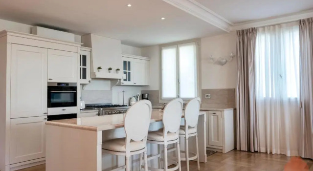 APT24 - Luxury Lakefront Onassis, Забронировать Вилла Отели озера Гарды с парковкой, Парковка