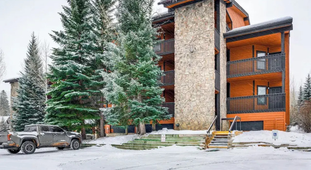 Ski & Relax Fireside: Frisco Gem w/ Resort Perks!