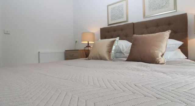 Luxury 2BR Modern Flat for 6 Near Holyrood Park, Prenota Hotel Edimburgo 