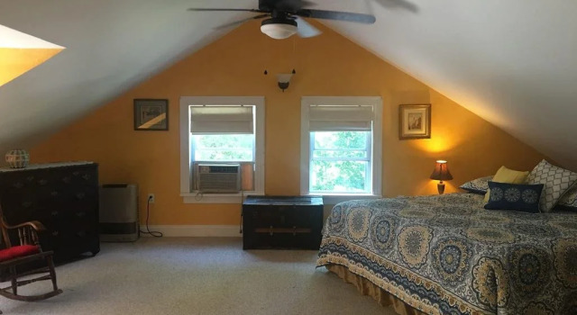 Back Inn Time Bed & Breakfast, Varaa Hotelli Hotellit New England uima-altaalla, Uima-allas