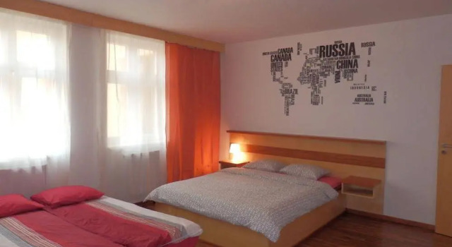 Europa Apartments, Забронировать Апартаменты/квартира Отели Праги с парковкой, рядом с Театр Svanda, Парковка