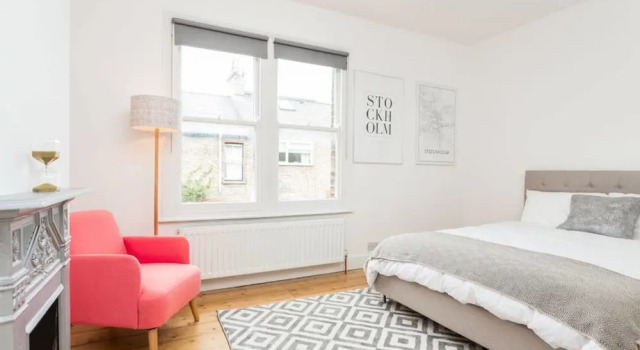 Bright and modern 4 bed family home in Cambridge, Забронировать Отель Отели Кембриджа 4 звезды, рядом с Homerton College, 4*