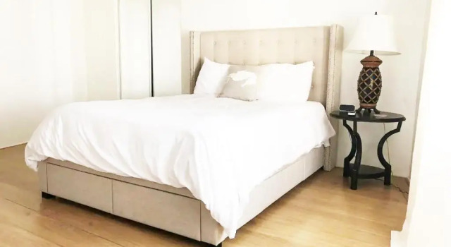 Burns Court Apartment, Забронировать Апартаменты/квартира Сарасота Sarasota Area, рядом с Ресторан и пристань для яхт "Марина Джек"