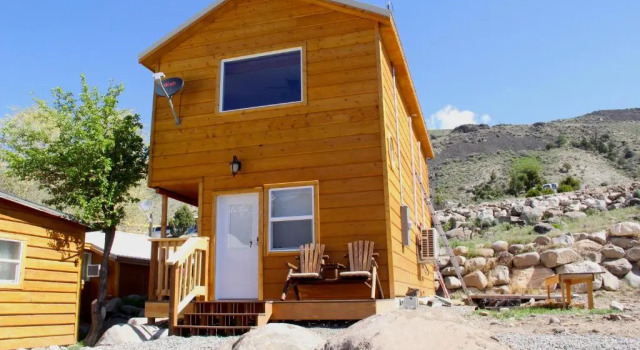 Коттедж с 2 комнатами Yellowstones Treasure Cabins