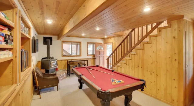 Коттедж Peaceful & Idyllic Forest Cabin w/ Pool Table