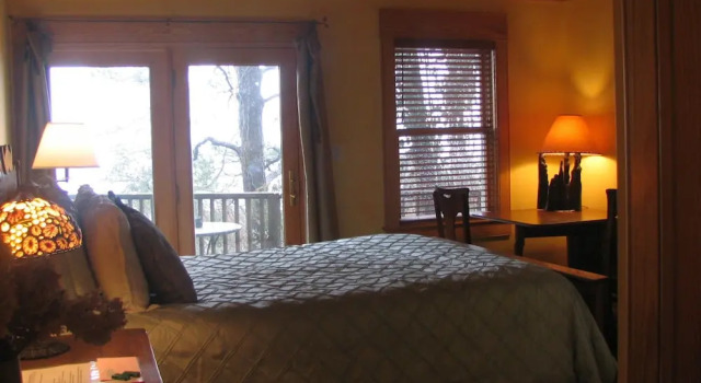 Двухместный номер Deluxe с балконом Cypress Moon Inn