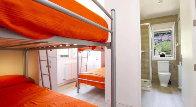 Кровать в общем номере Lekeitio Aterpetxea Hostel