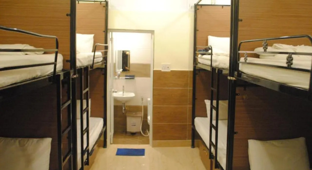 Кровать в общем номере Language Exchange Hostel 1