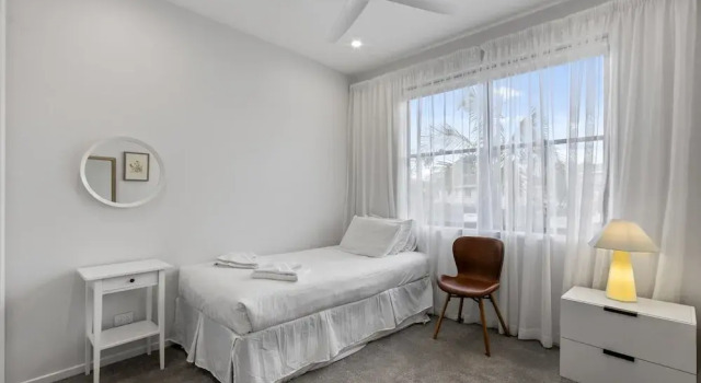 Апартаменты Spacious 3-bed Clayfield House With Patio and BBQ