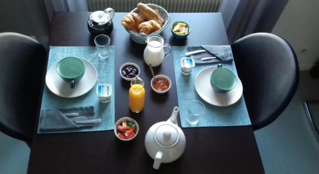Кровать в общем номере Hôtel Labat anciennement clinique Labat