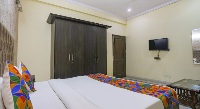 Номер Deluxe FabHotel HM Palace