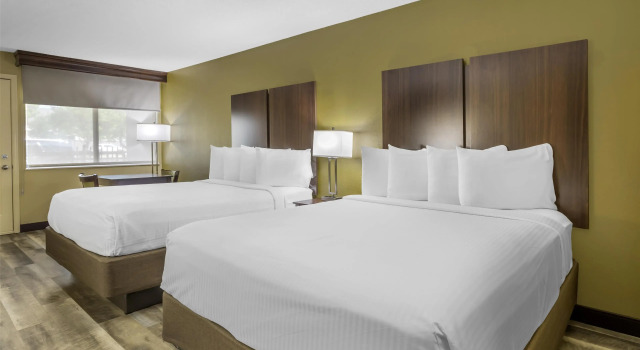 Четырёхместный номер Standard Best Western Plaza Inn