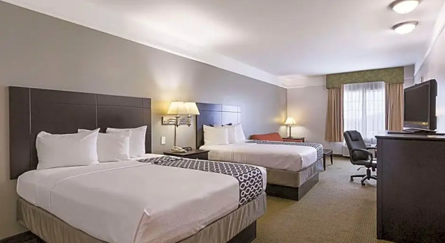 Четырёхместный номер Deluxe La Quinta by Wyndham Deer Park