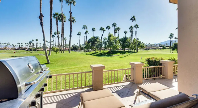 Апартаменты Patio + Resort Amenities: Palm Desert Escape
