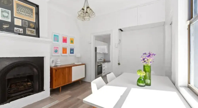 Коттедж Peaceful 2 Bedroom With Private Backyard and BBQ