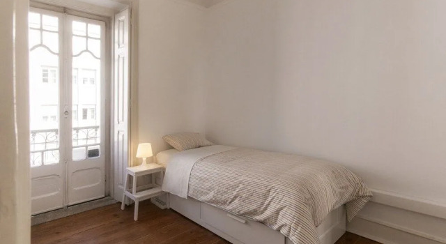 Apartments Center, Забронировать Апартаменты/квартира Лиссабон Эстремадура, рядом с Станция метро Sao Sebastiao — Проспект Герцога Авила