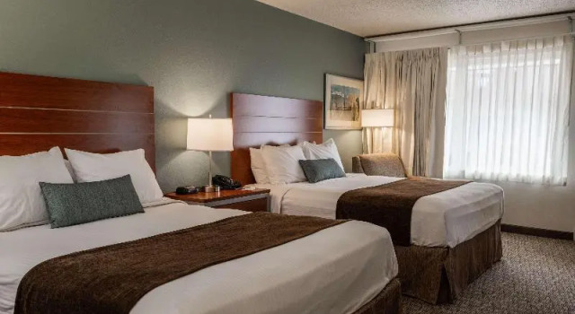 Четырёхместный номер Accessible Best Western Buffalo Ridge Inn Near Mt Rushmore
