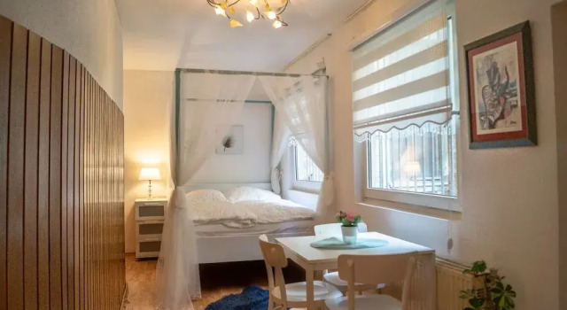 Timeless 2BR Near Downtown, Rezerwuj Apartament Hotele w Wiedeń z parkingiem, Parking