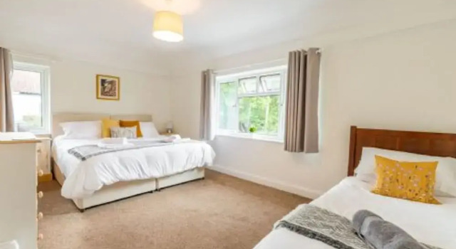 Host Stay St Clements House