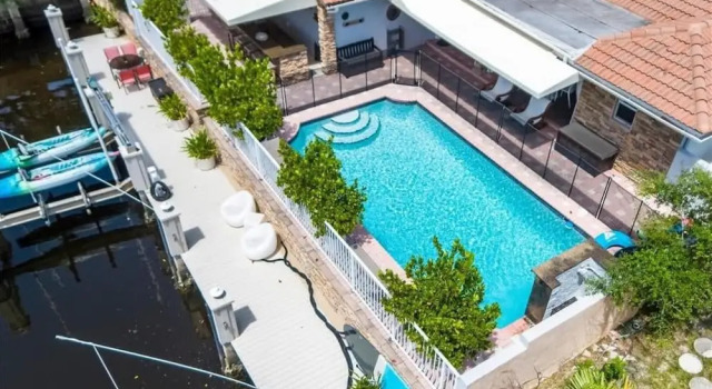 Вилла Luxe 4BR Waterfront w Htd Pool 5min to Beach