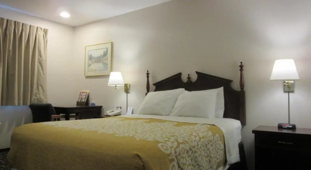 Двухместный люкс студия Days Inn by Wyndham Seatac Airport