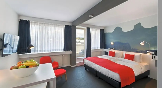 Номер Standard Home Swiss Hotel