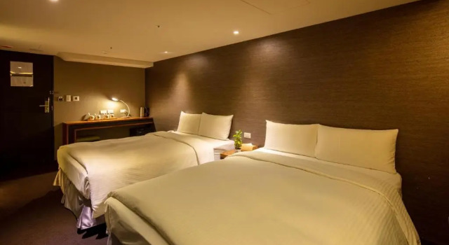 Четырёхместный номер Deluxe Goodmore Hotel
