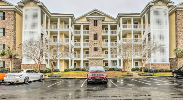 Myrtle Beach Condo: Pool & Golf Course Access, Забронировать Апартаменты/квартира Отели Миртл-Бич с парковкой, рядом с PineHills Palmetto at Myrtlewood Golf Club, Парковка
