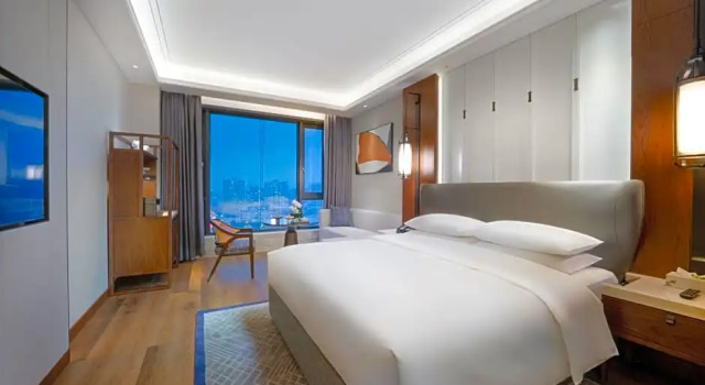 Двухместный номер Standard с видом на озеро Kingdom Hotel