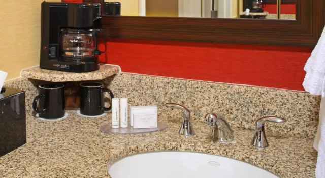 Четырёхместный номер Standard Courtyard by Marriott Baltimore Downtown Inner Harbor