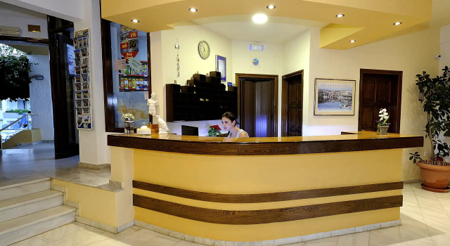 Apollon Hotel Apartments