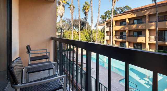 Двухместный номер Standard с видом на бассейн Courtyard Los Angeles Torrance/Palos Verdes