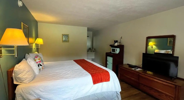 Двухместный номер Standard Meadowlark Motel with Restaurant & Bar