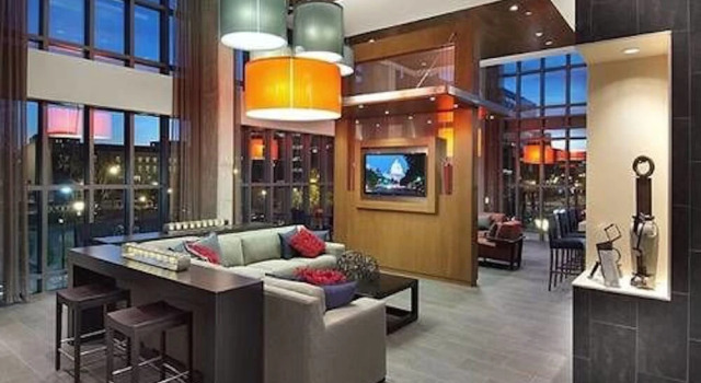 Two-Bedroom On H 77, Забронировать Отель Northwest Вашингтон, рядом с Asa Philip Randolph Memorial