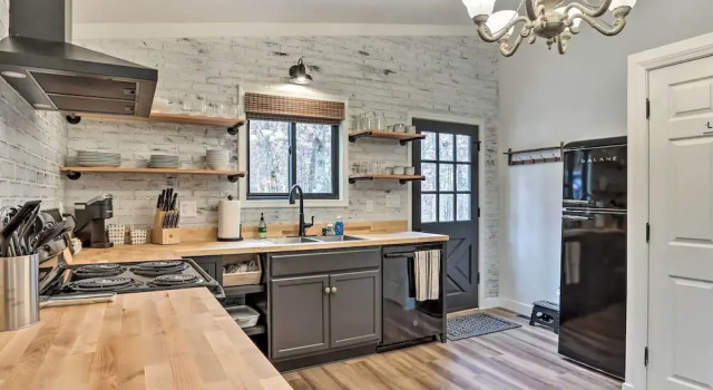 Коттедж Cottage w/ Grill & Fire Pit in Osage Beach!