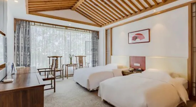 Номер Standard с видом на реку Taohuatanpan Holiday Hotel