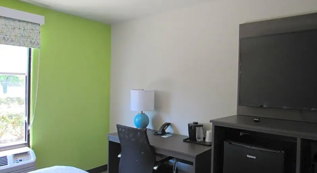 Двухместный люкс Clarion Pointe McDonough