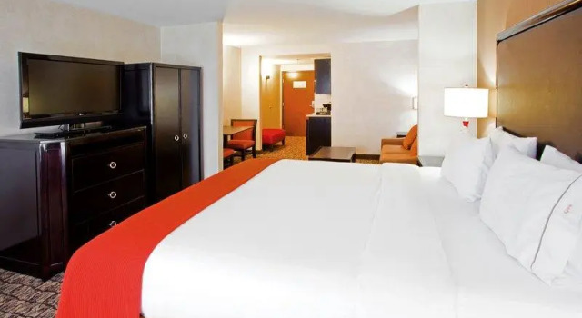 Кровать в общем номере Holiday Inn Express & Suites Columbia - East Elkridge, Jessup an IHG Hotel