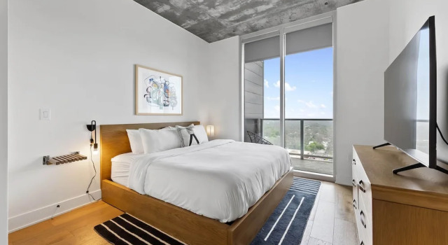 20th FL 1BR | Heated Pool | Gym | Bar | Balcony, Забронировать Апартаменты/квартира Апартаменты Остина, рядом с I Love You So Much Mural, Апартаменты/квартира