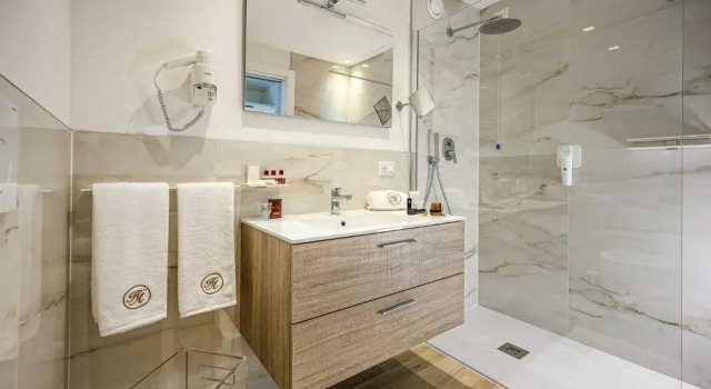 Трёхместный номер Superior Hotel Astoria