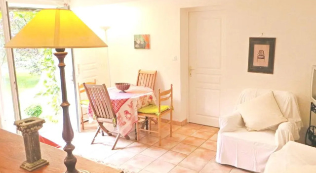 Maison de 2 chambres avec piscine partagee jardin amenage et wifi a Saint Branchs, Rezerwuj Hotel  