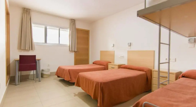 Кровать в общем номере Albergue Inturjoven Sevilla