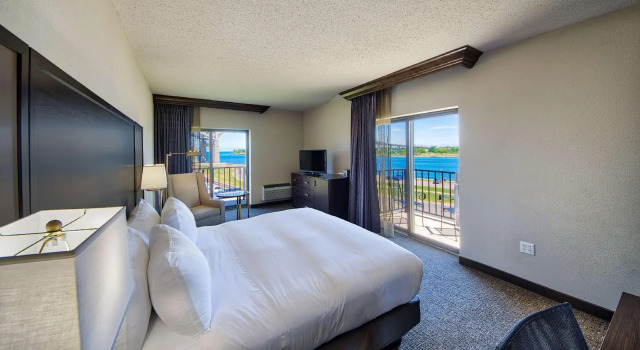 Двухместный номер Premium с видом на воду DoubleTree by Hilton Port Huron
