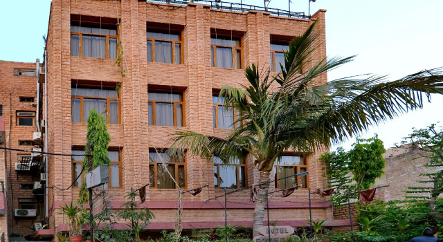 OYO 9900 Hotel Pioneer Plaza