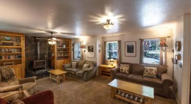 Friends Lodge - 3br/3ba Holiday Home