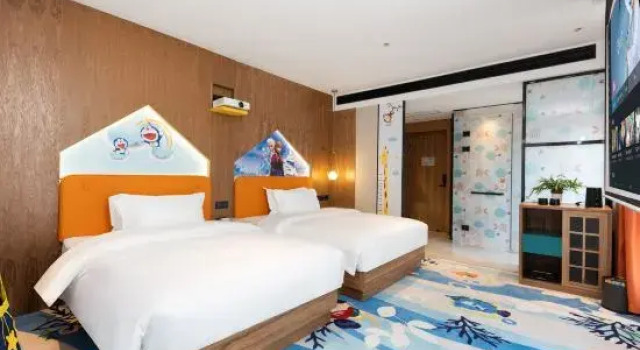 Тент Victoria Hotel (Changsha Wuyi Square Xiangjiang Middle Road Subway Station)