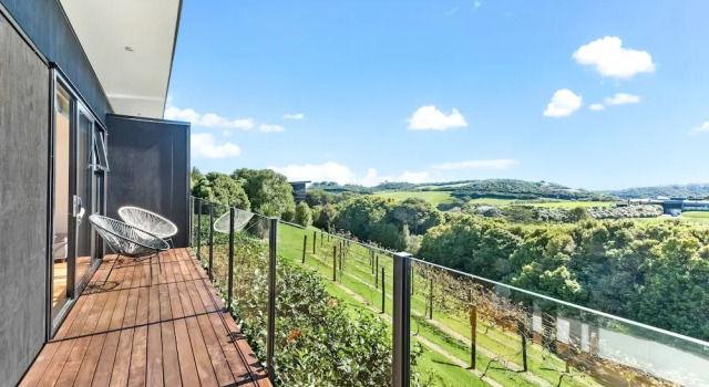 Студия Standard Cable Bay Views