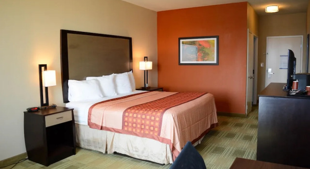 Четырёхместный номер Comfort Cotulla Express Inn