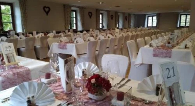 Schlosswirtschaft Moos, Book Hotel Moos Bayern
